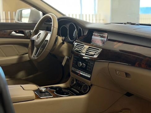 Used 2014 Mercedes-Benz CLS 550 4MATIC w/ Premium 1 Package image 21