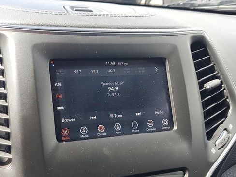 Certified 2019 Jeep Cherokee Latitude Plus image 24