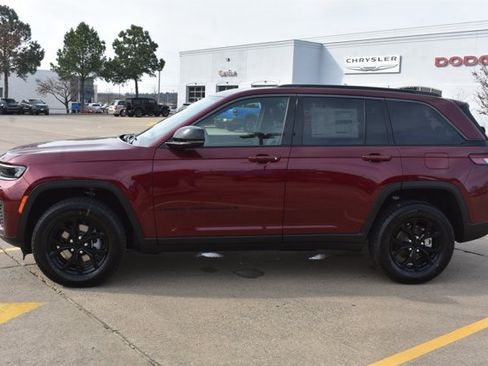 New 2026 Jeep Grand Cherokee Altitude AWD/4WD image 9
