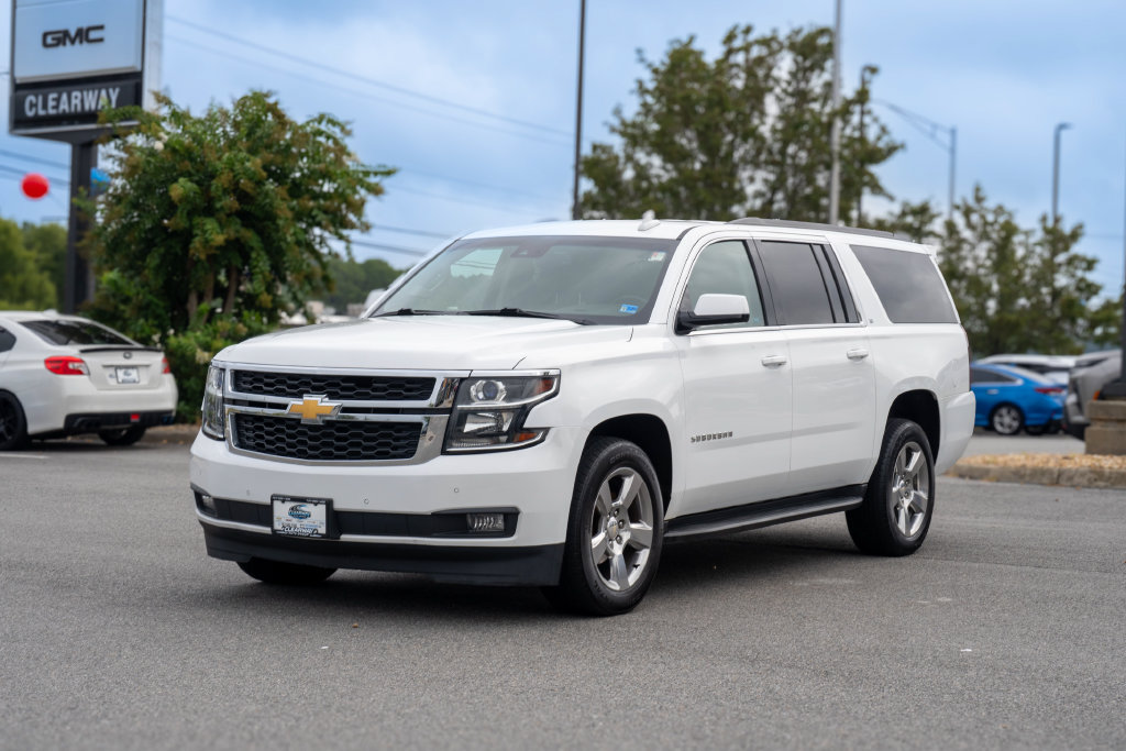 Used 2017 Chevrolet Suburban LT w/ Luxury Package AWD/4WD image 3