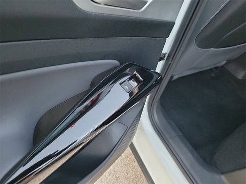 Used 2023 Volkswagen ID.4 S image 12