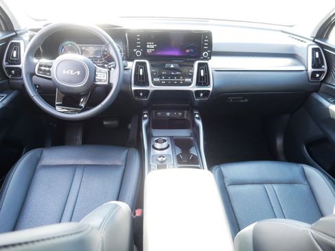 Certified 2023 Kia Sorento EX image 10