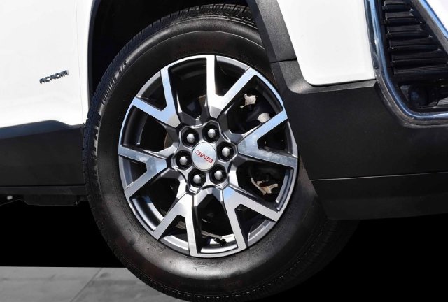 Used 2023 GMC Acadia SLT FWD image 3