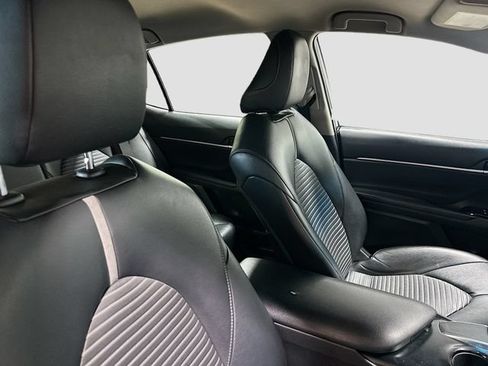 Used 2018 Toyota Camry SE FWD image 26