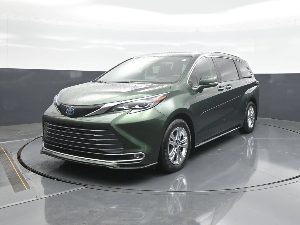 Used 2024 Toyota Sienna Platinum AWD/4WD image 3