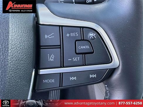 Used 2023 Toyota Highlander Limited image 25