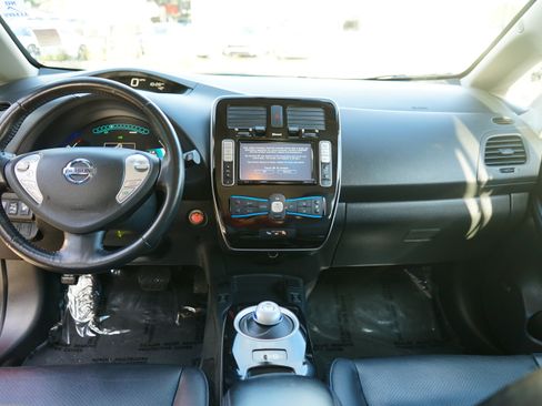 Used 2015 Nissan Leaf SL w/ Premium Package image 19