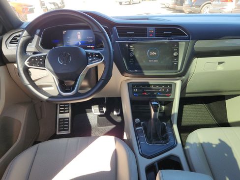 Used 2023 Volkswagen Tiguan SE R-Line image 10
