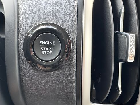 Used 2025 Ford Expedition Active AWD/4WD image 19