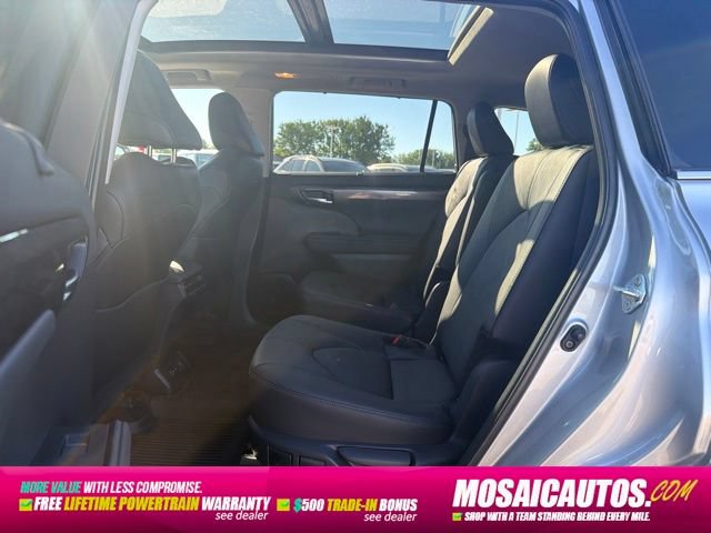 Used 2024 Toyota Highlander Platinum AWD/4WD image 21