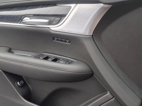 Certified 2023 Cadillac XT6 Premium Luxury w/ Technology Package image 14