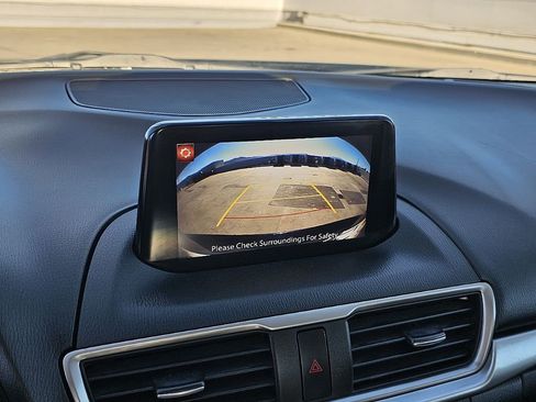 Used 2018 MAZDA MAZDA3 Touring image 36