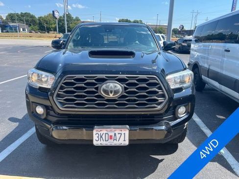 Used 2020 Toyota Tacoma TRD Sport w/ TRD Premium Sport Package AWD/4WD image 2