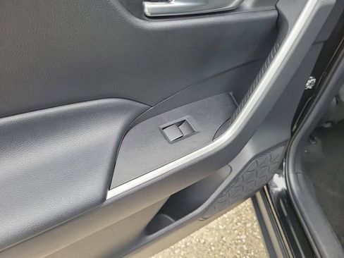 Used 2021 Toyota RAV4 XLE image 10