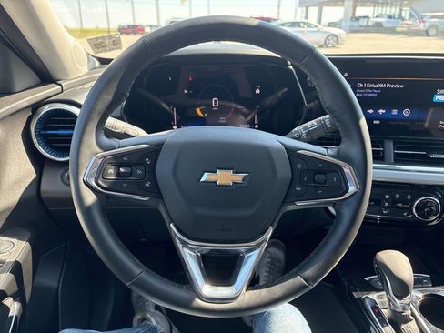 Used 2025 Chevrolet Trax LT w/ LT Convenience Package FWD image 30