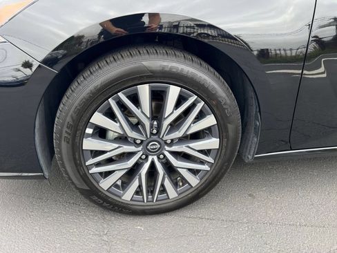 Used 2025 Nissan Altima 2.5 SV FWD image 35