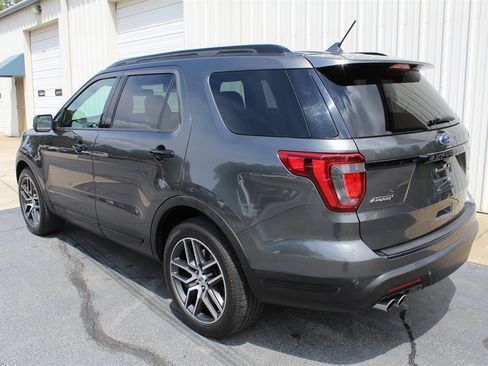 Used 2018 Ford Explorer Sport image 4