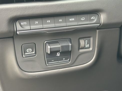 Certified 2025 Cadillac Escalade ESV Sport Platinum AWD/4WD image 36