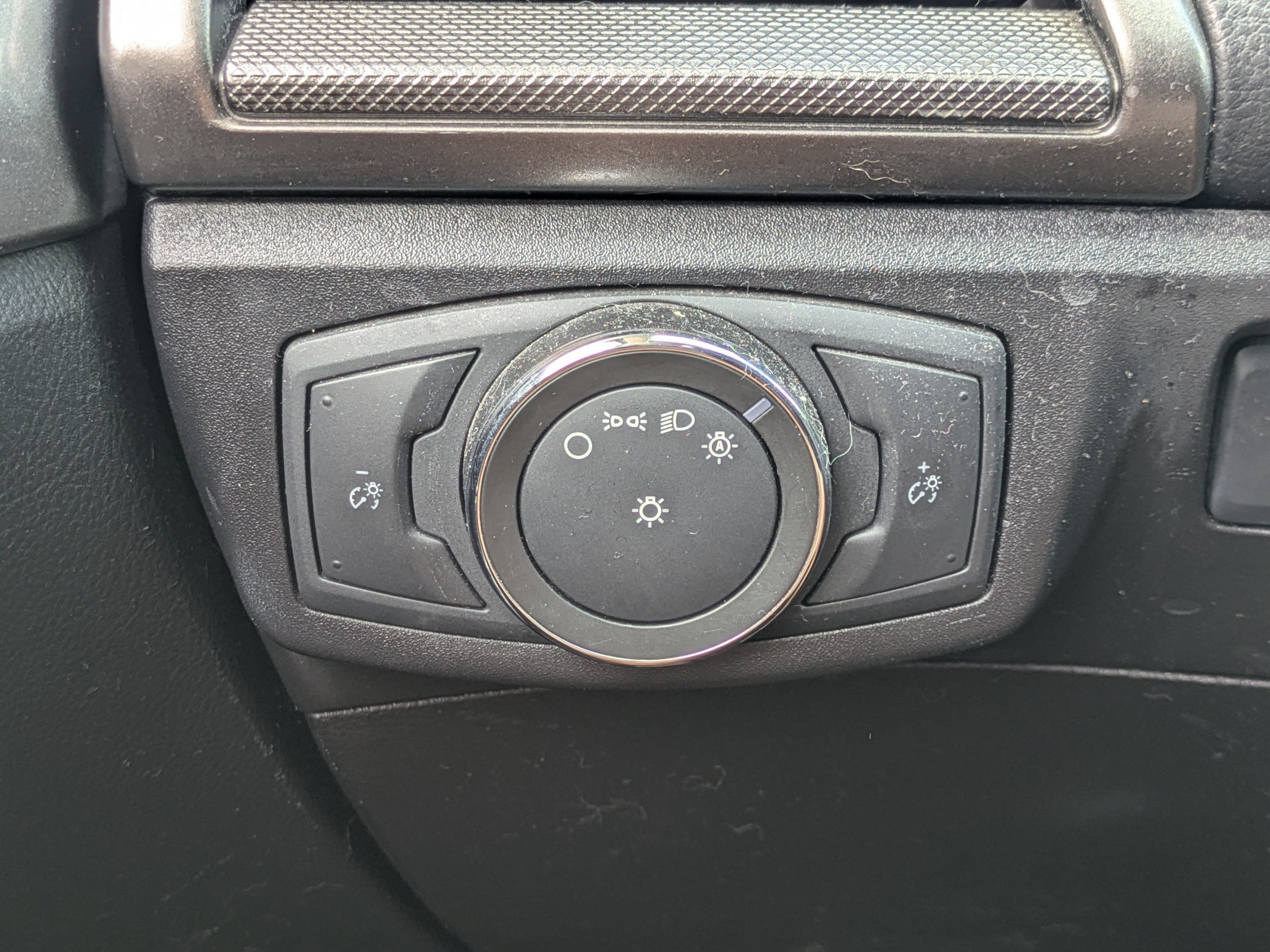 Used 2017 Ford Fusion SE FWD image 20