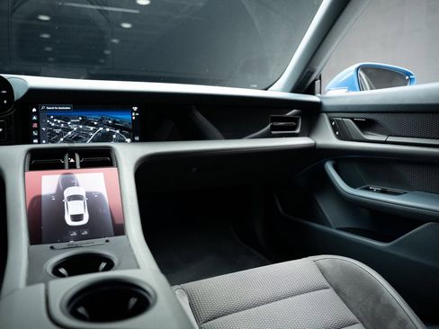 Used 2022 Porsche Taycan 4S image 39