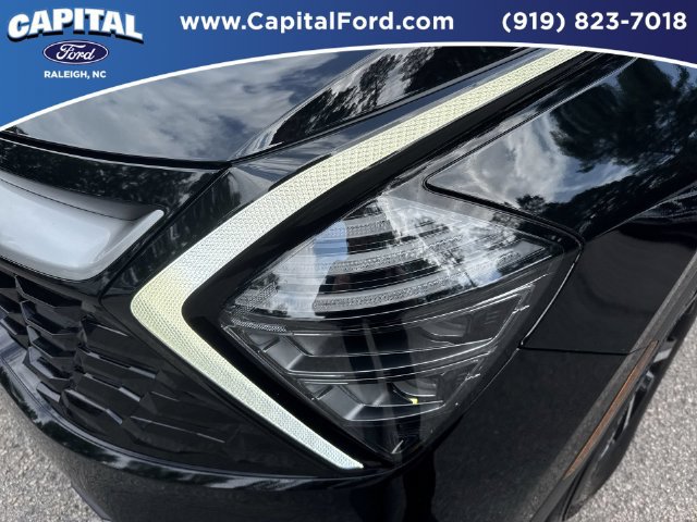 Used 2025 Kia Sportage EX w/ Premium Package FWD image 11