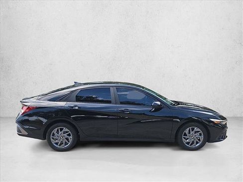 Used 2024 Hyundai Elantra SEL FWD image 4