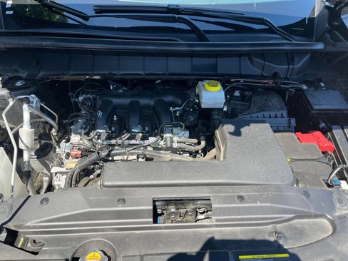 Used 2025 Nissan Pathfinder SV FWD image 35