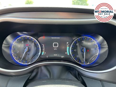 Used 2024 Chrysler Pacifica Touring-L FWD image 14