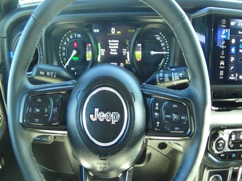 Certified 2025 Jeep Wrangler Unlimited Rubicon 4xe w/ Safety Group AWD/4WD image 22