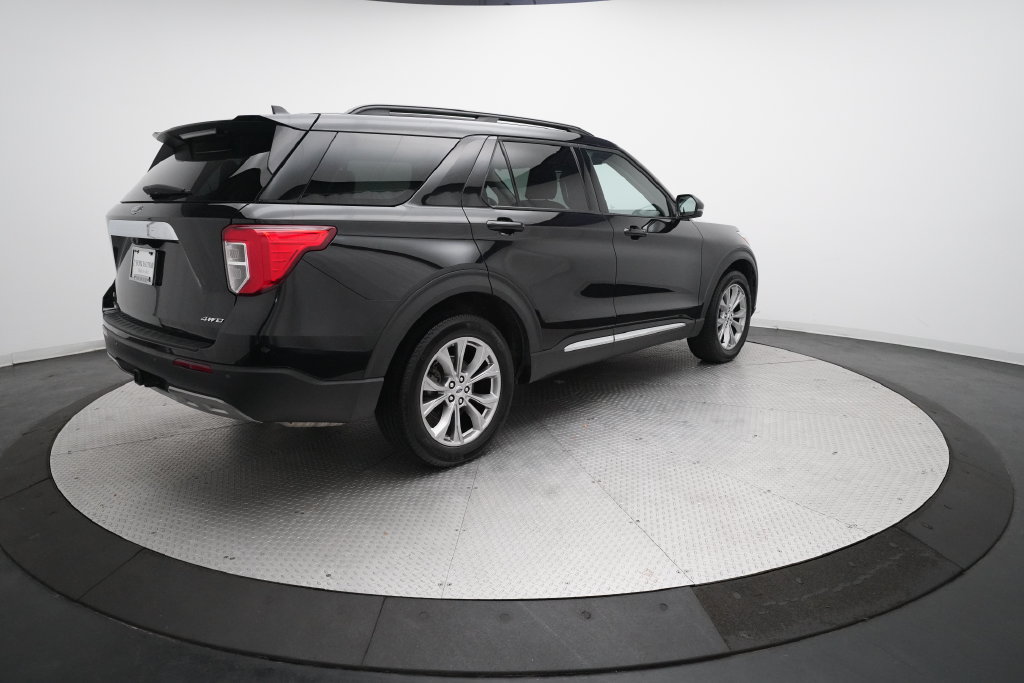 Used 2024 Ford Explorer XLT w/ Equipment Group 202A AWD/4WD image 36