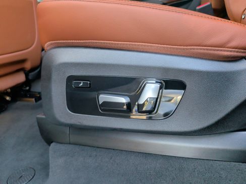 Used 2026 BMW X7 xDrive40i w/ M Sport Package AWD/4WD image 44