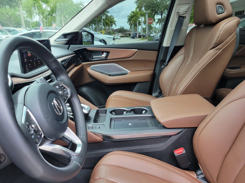 Used 2025 Acura MDX w/ Technology Package FWD image 16