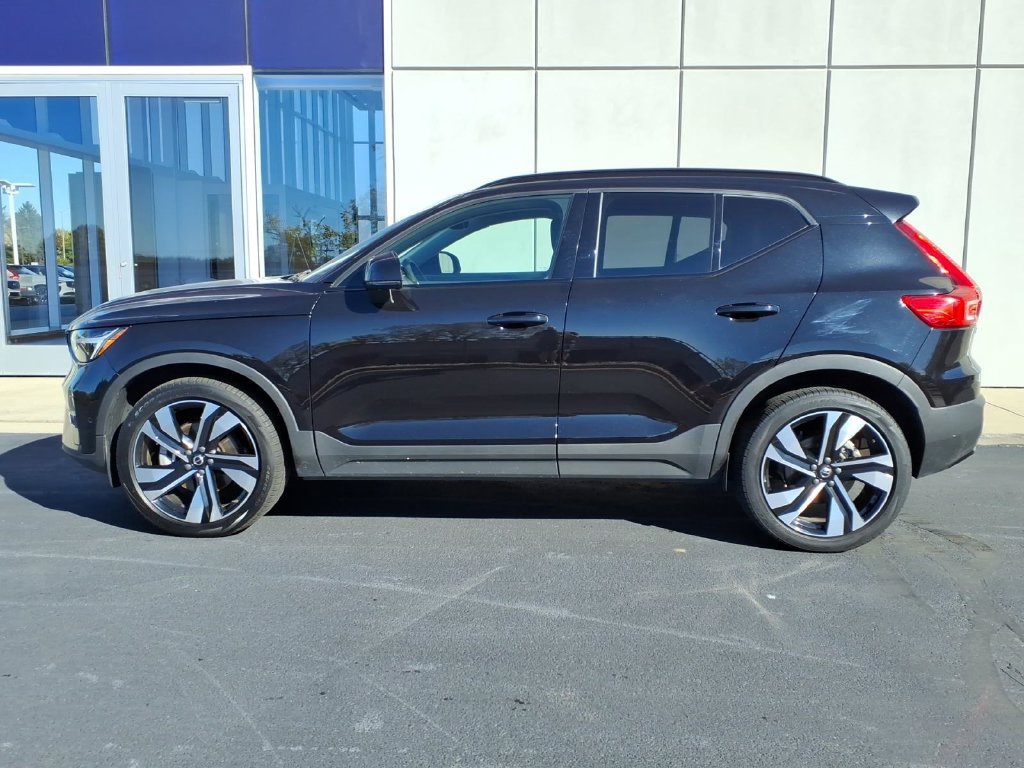 Certified 2024 Volvo XC40 B5 Plus w/ Protection Package Premier AWD/4WD image 3
