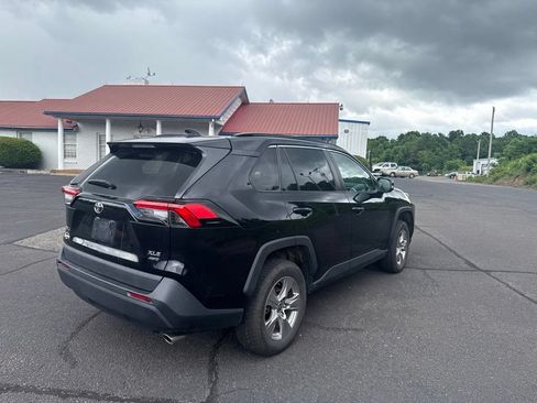 Used 2023 Toyota RAV4 XLE AWD/4WD image 10