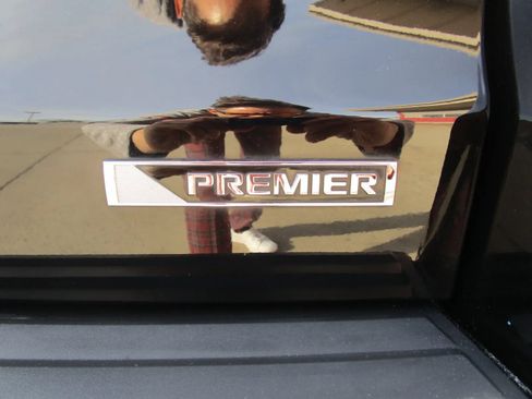 Used 2017 Chevrolet Suburban Premier AWD/4WD image 41