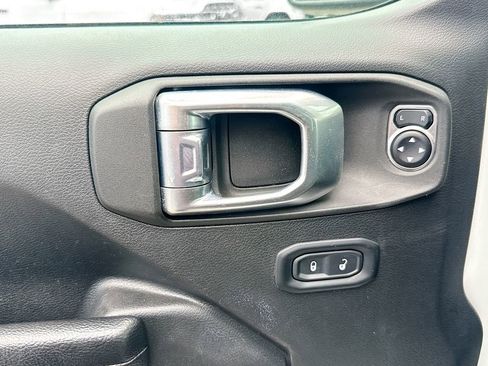 Used 2023 Jeep Wrangler Unlimited Rubicon AWD/4WD image 19