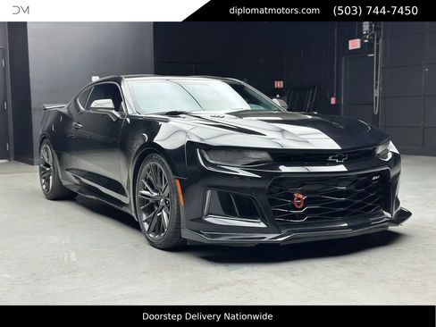 Used 2018 Chevrolet Camaro ZL1 image 9