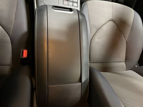 Used 2023 Toyota Highlander L FWD image 17