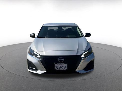 Used 2024 Nissan Altima 2.5 SV image 4