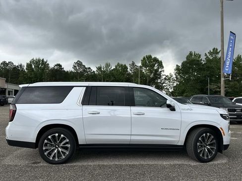 Certified 2026 Chevrolet Suburban High Country AWD/4WD image 5