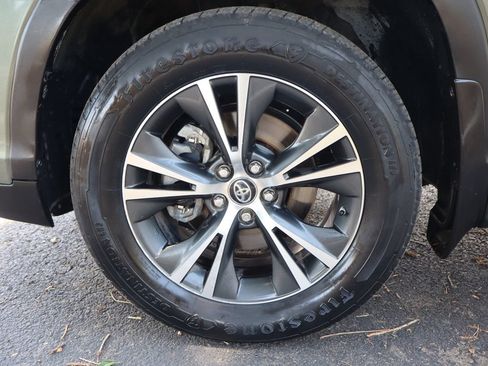 Used 2017 Toyota Highlander Plus w/ Carpet Mat Package AWD/4WD image 43