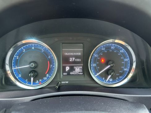 Used 2018 Toyota Corolla LE image 29