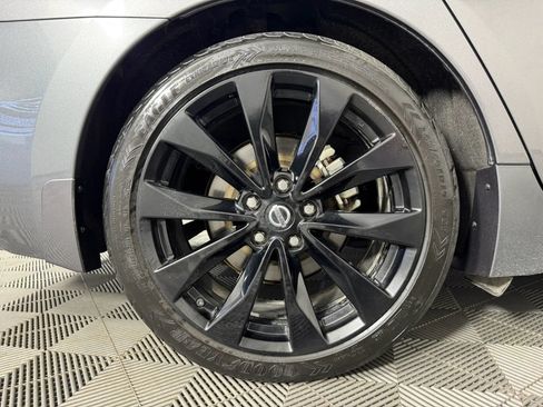 Used 2021 Nissan Maxima SR w/ Sport Mat Group FWD image 48