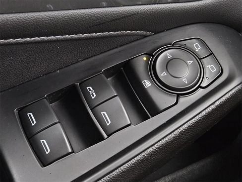 Used 2023 Chevrolet Traverse LT image 18