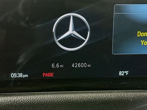 Used 2025 Mercedes-Benz GLB 250 4MATIC image 19