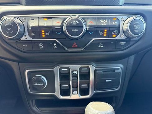 Used 2021 Jeep Gladiator Sport AWD/4WD image 23
