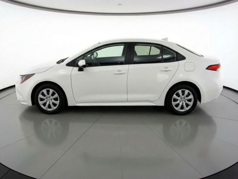 Used 2025 Toyota Corolla LE image 4