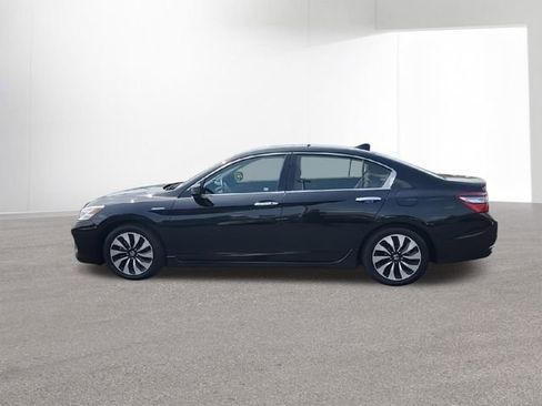Used 2017 Honda Accord Touring image 5