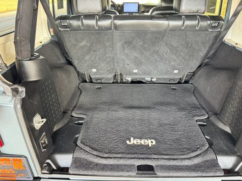 Used 2015 Jeep Wrangler Unlimited Sahara w/ Dual Top Group AWD/4WD image 20