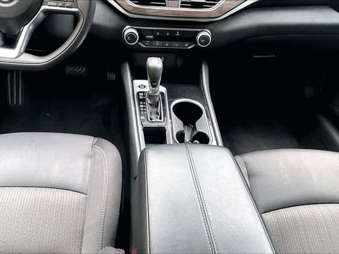 Used 2024 Nissan Altima 2.5 SV FWD image 17